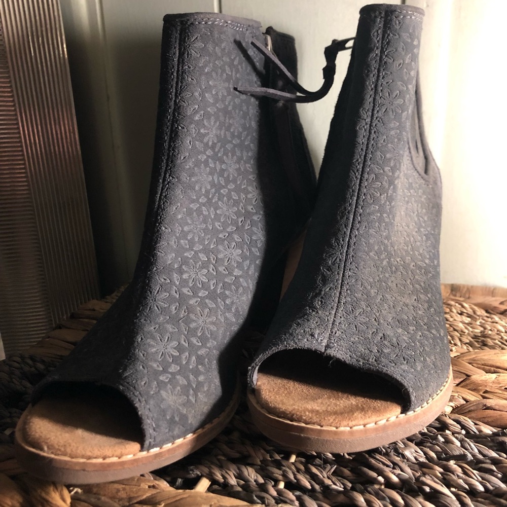 TOMS Open Toe heeled booties size 6